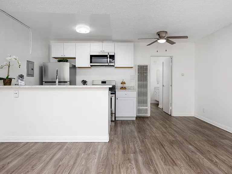 Carson Oakwood Apartments — Photo 26