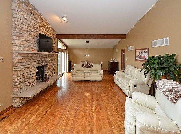 4th image of 52 Graymoor Ln