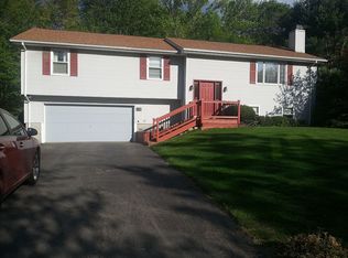 24 Dennis Dr, Amherst, MA 01002