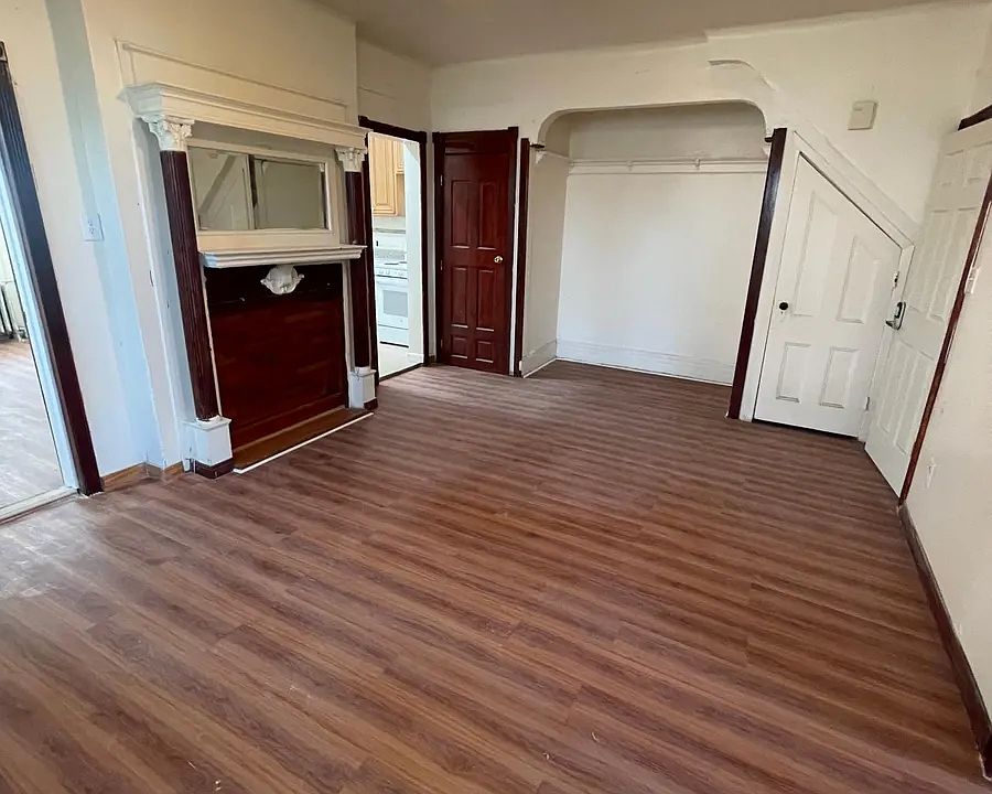 1st image of 19006 Hollis Ave Floor 1