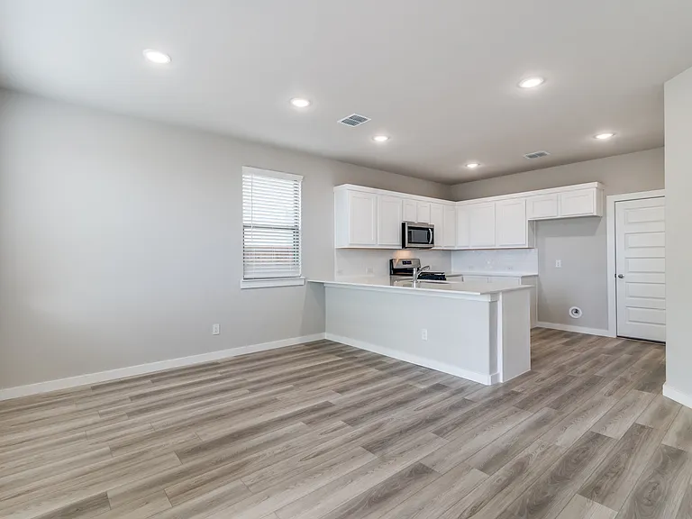 2717 Green River Rd — Photo 4
