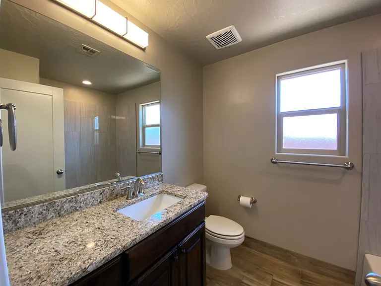 758 N 300 W — Photo 16