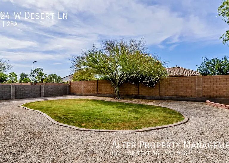 6524 W Desert Ln — Photo 11