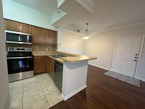 5th image of 2210 Myrtlewood Cir E