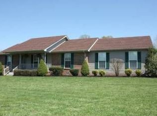 2037 Shawnee Ln, Greenbrier, TN 37073