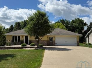 191 9th Street Cir NE, Sioux Center, IA 51250