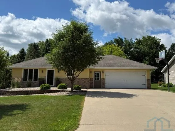 191 9th Street Cir NE, Sioux Center, IA 51250