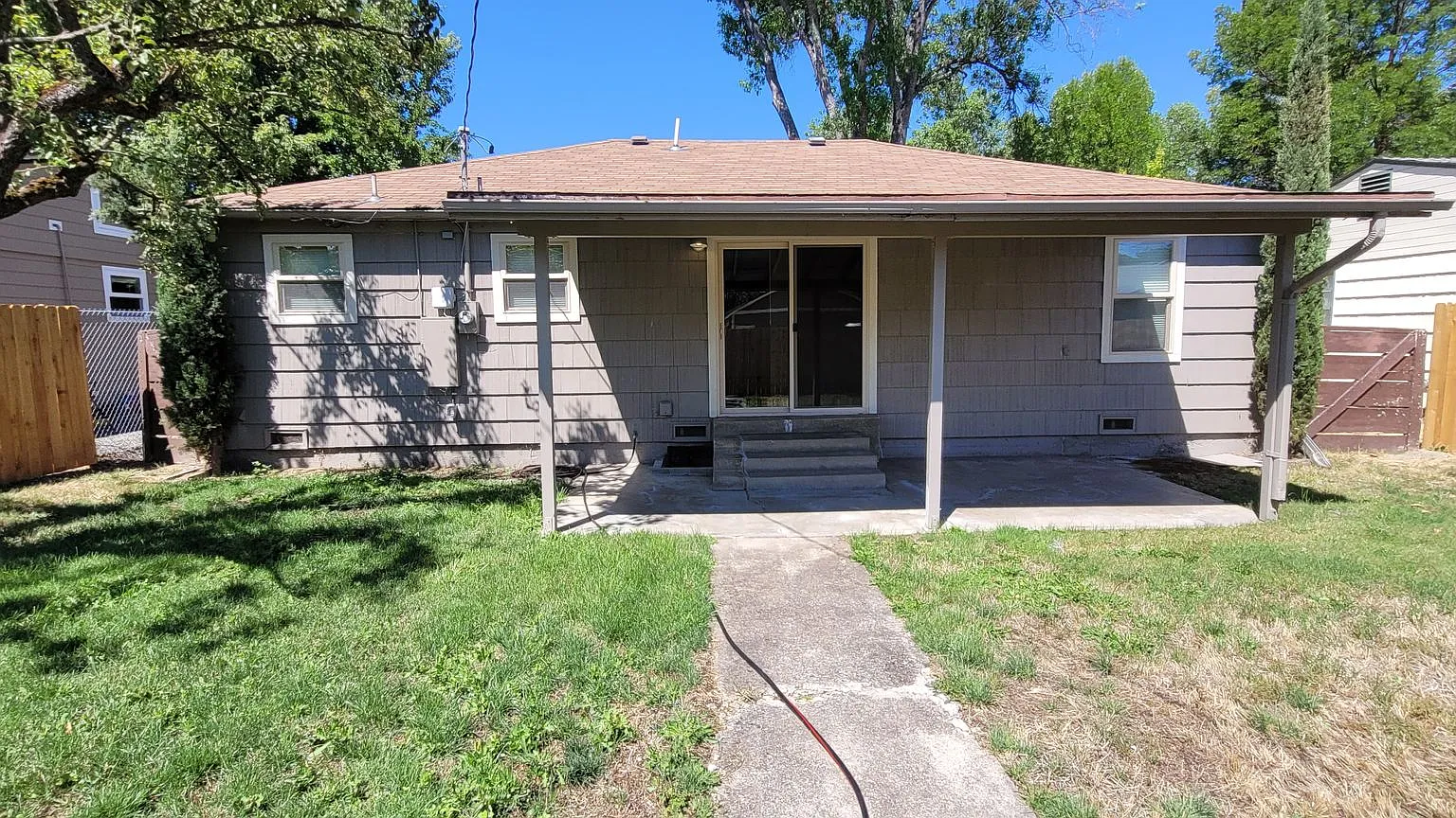 Spacious & Cozy Home for Rent — Photo 1