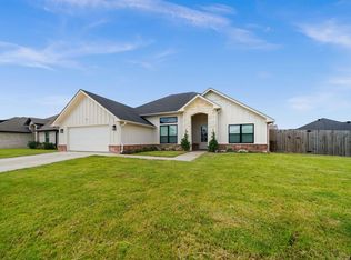 409 Meadow Ln, Chandler, TX