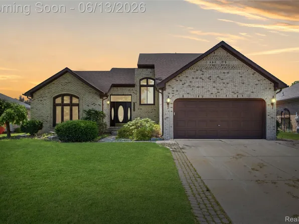 52658 Stag Ridge Dr, Macomb, MI 48042