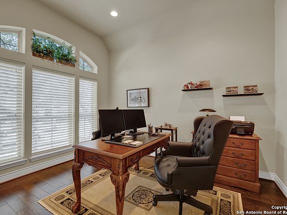 4th image of 564 oak brook