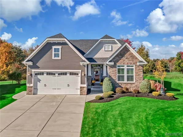 22 Concerto Ct, Orchard Park, NY 14127