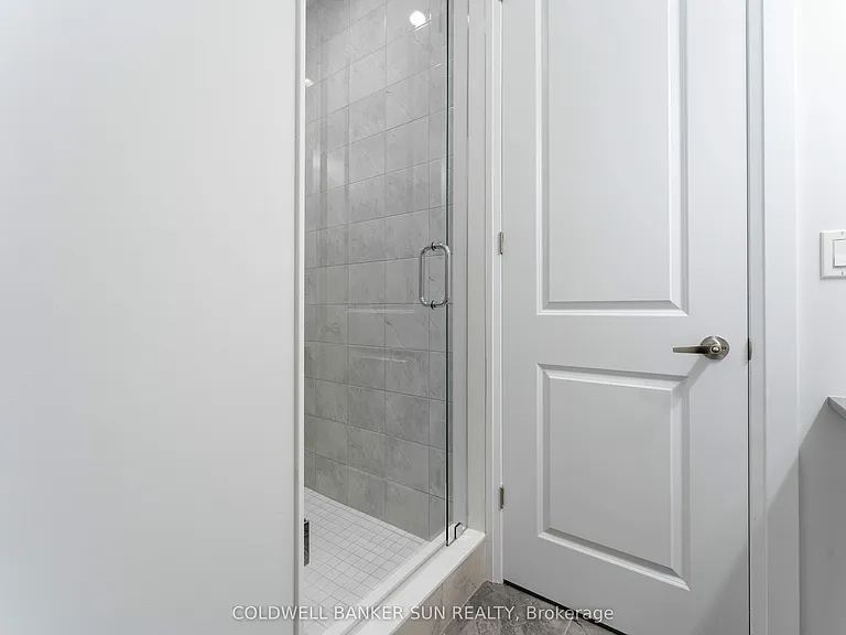 166 Prince Charles Cres — Photo 32