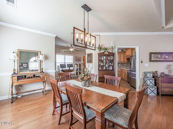 4th image of 111 Henderson Rd