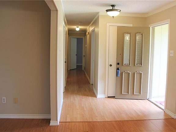 3rd image of 2116 Linda Ln