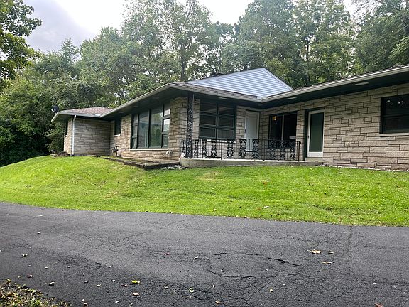3rd image of 2750 Redwood Dr