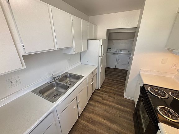 2nd image of 2036 Crawford St APT D