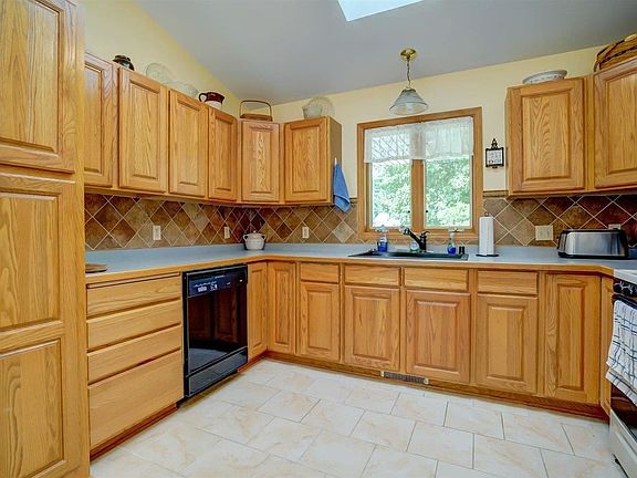 3rd image of 2766 Esquire Dr