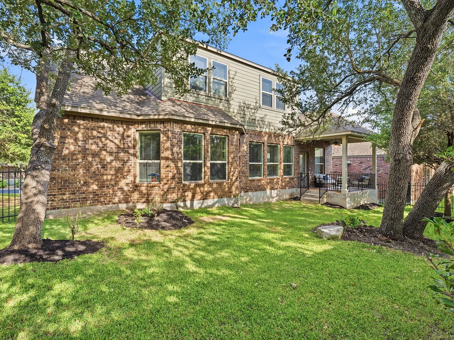3 bed, 2.5 bath, 2509 sqft, $3,100 — Photo 3