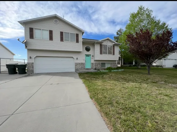 854 Pioneer Ave, Tooele, UT 84074