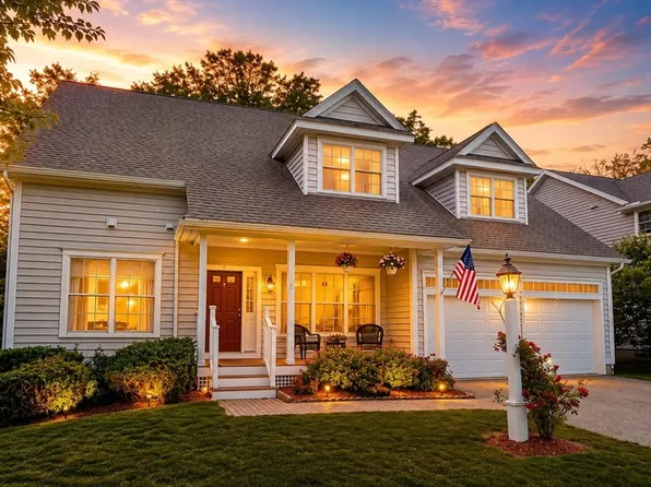 17 Hepatica Dr, North Andover, MA 01845