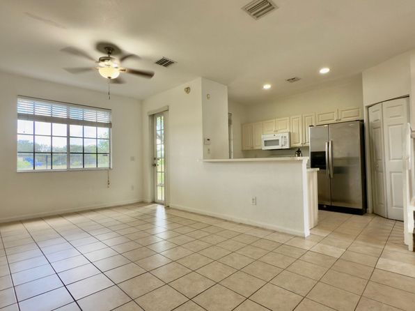 1109 Lucaya Dr #1109