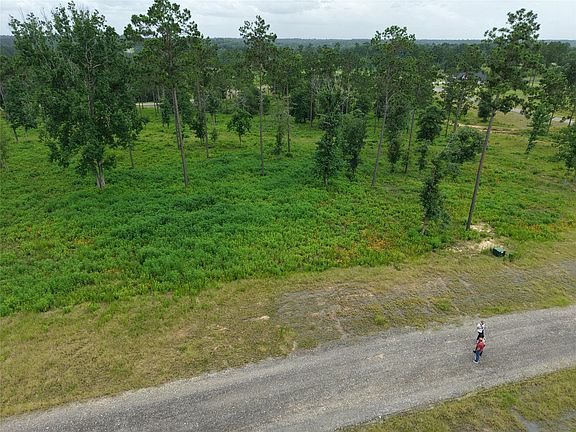 3rd image of 82 Circle Dr