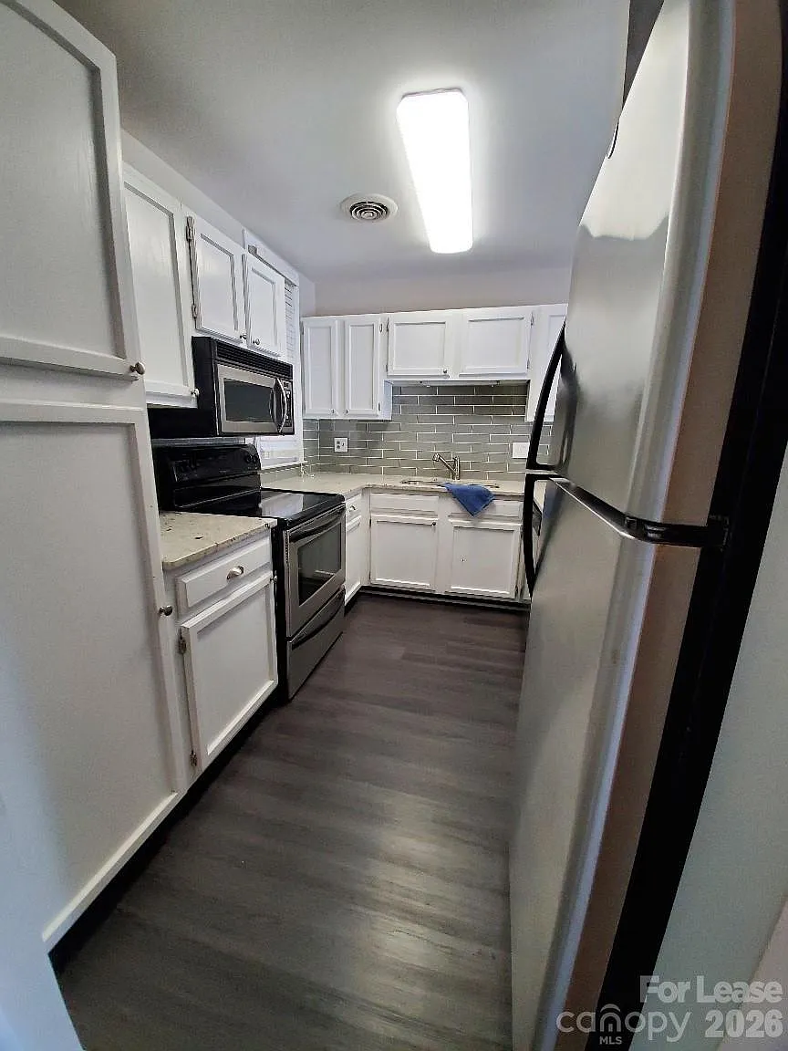 2 bed, 2.0 bath, 984 sqft, $1,950 — Photo 4