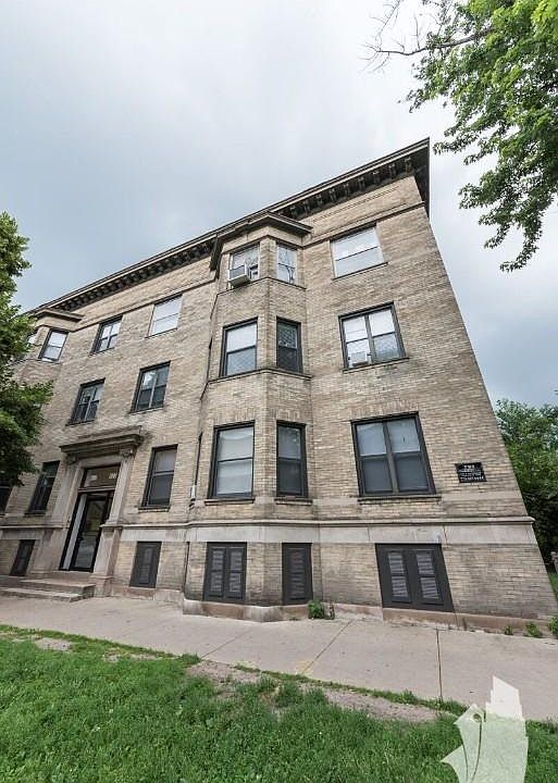 1st image of 923 W Waveland Ave APT 1C