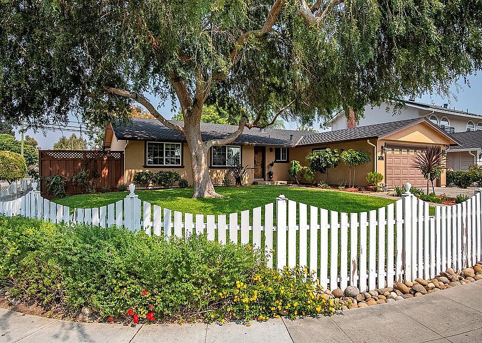 1st image of 2638 Briarwood Dr