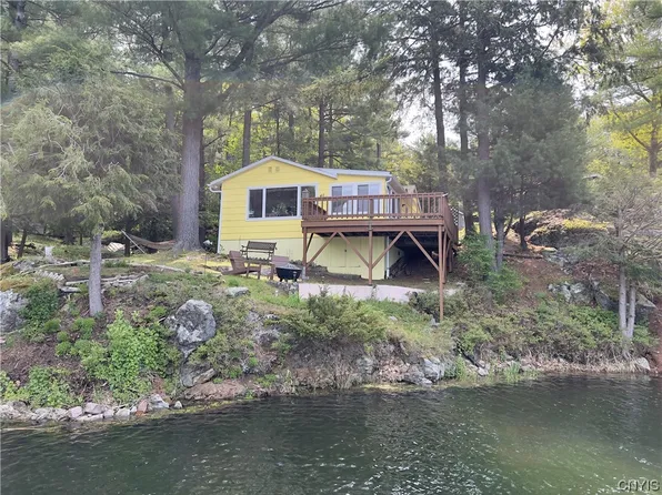 98 Dillon Point Rd, Hammond, NY 13646