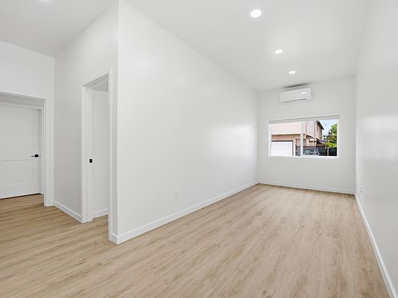 3rd image of 4553 North Ave #2