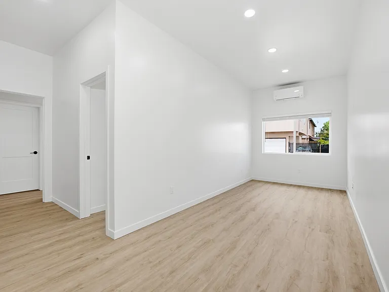 4553 North Ave #2 — Photo 3