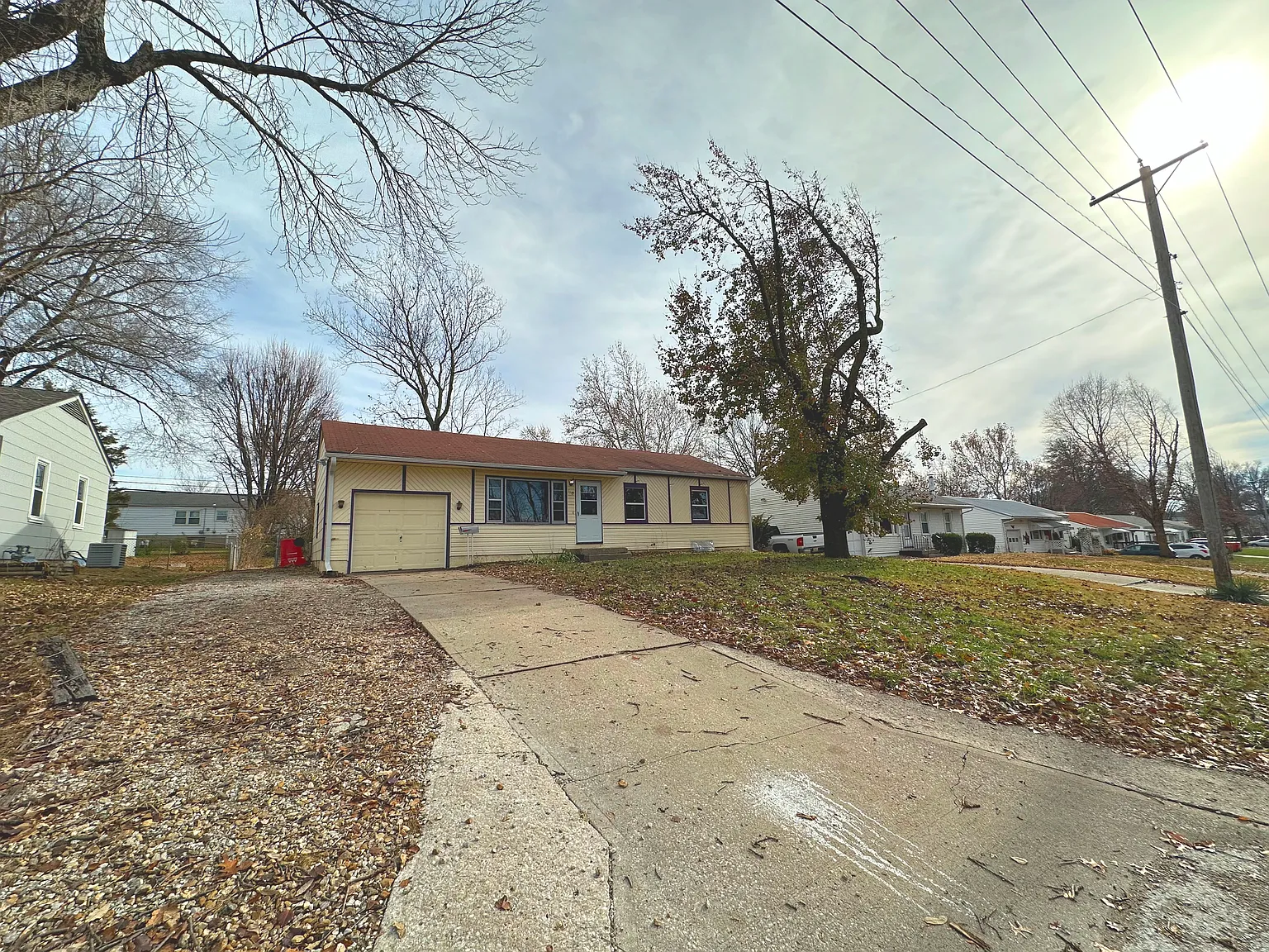 3 bed, 1.5 bath, 1900 sqft, $1,645 — Photo 2