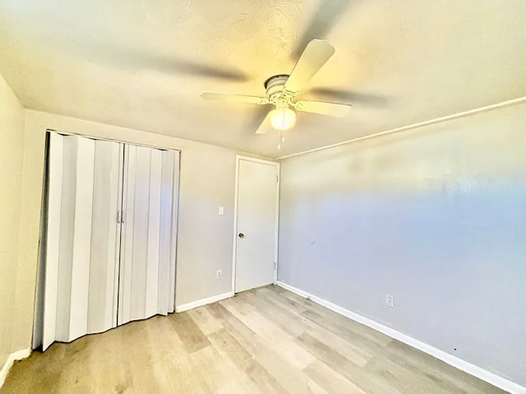 180 Laurel St — Photo 16