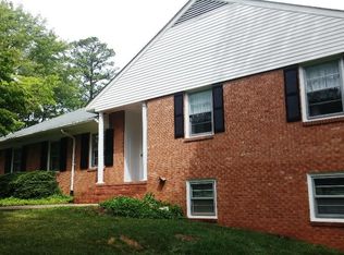 526 Woodvale Dr, Greensboro, NC 27410