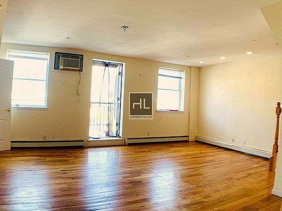 2nd image of 545 Warren St Ste 1
