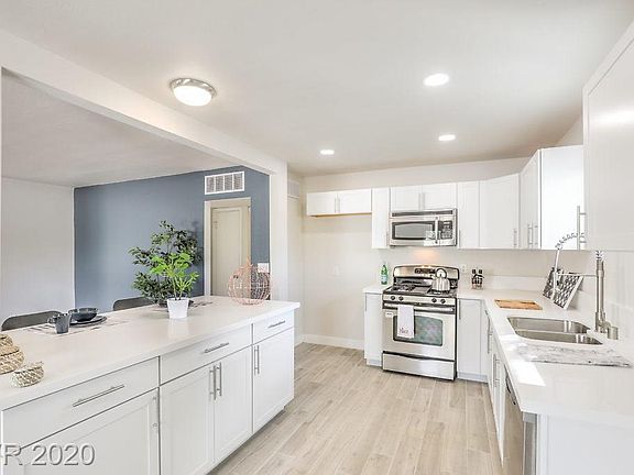 3rd image of 4113 W Oakey Blvd
