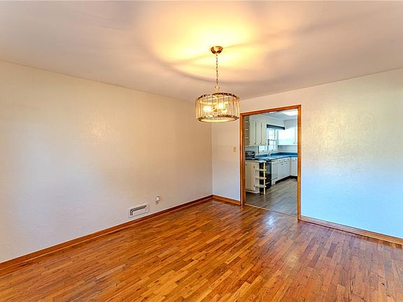 4th image of 404 N State St