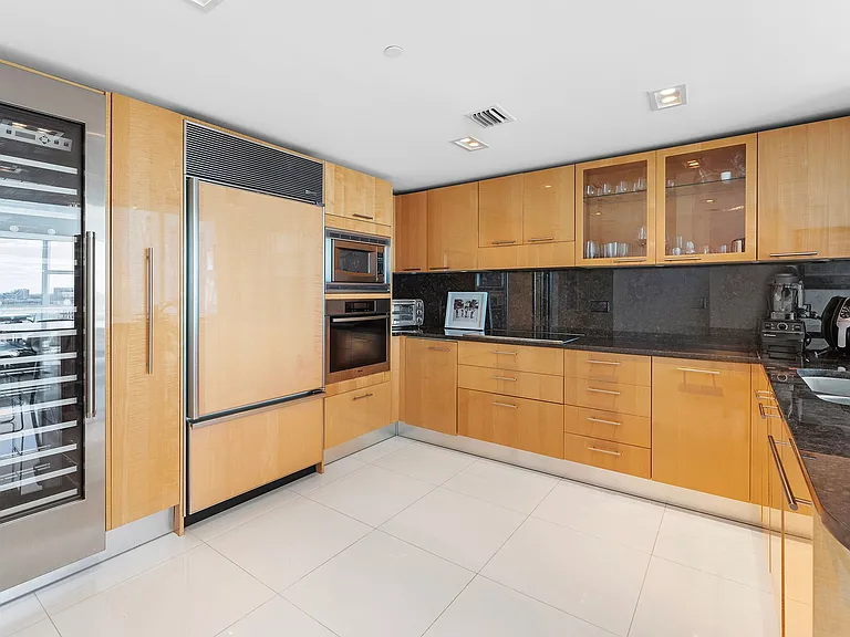 6801 Collins Ave #Penthouse 01 — Photo 25