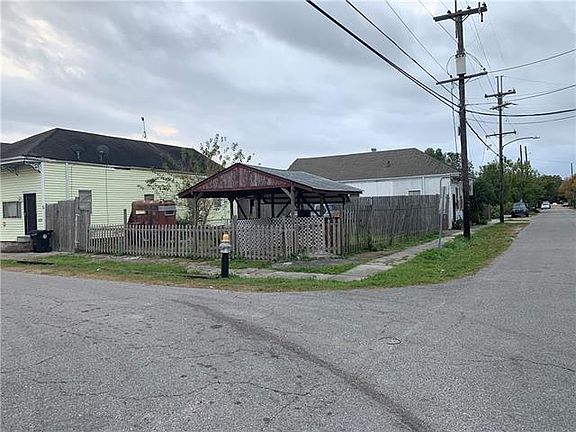 2nd image of 1641 Sauvage St