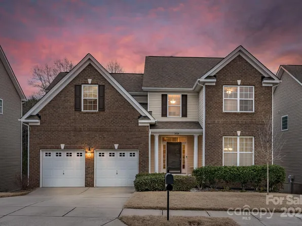 14104 Green Birch Dr, Pineville, NC 28134