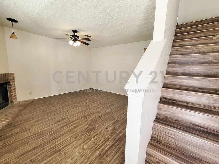 929 W Hickory St #A-8 — Photo 4