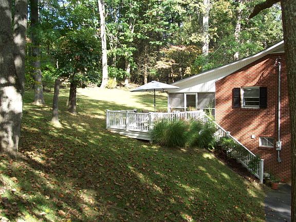 3rd image of 739 Hickory Ln