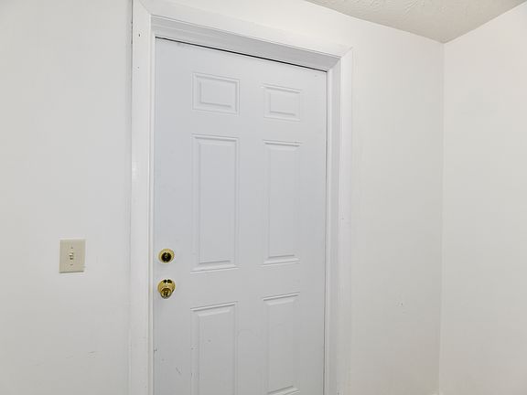 4th image of 463 N Lasalle St Unit 4
