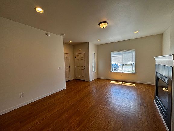 3rd image of 1287 Spruce Cir #A