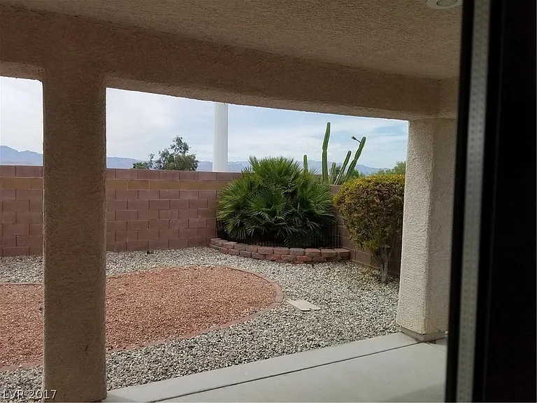 1087 Snow Roof Ave — Photo 16