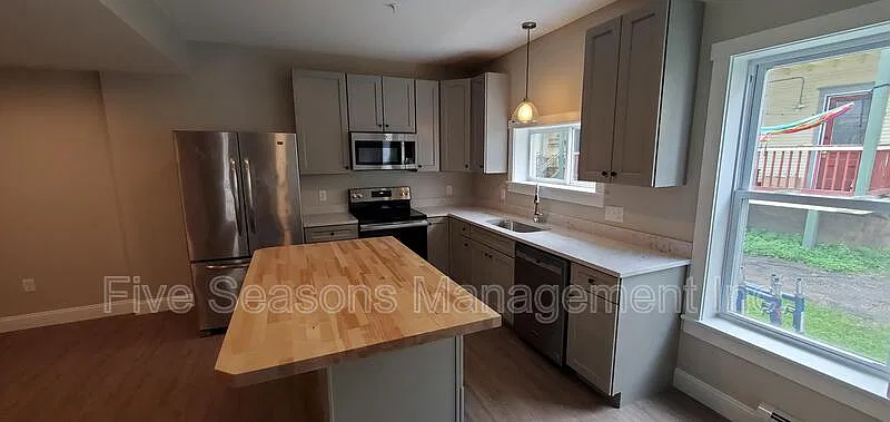 68 S Union St — Photo 2