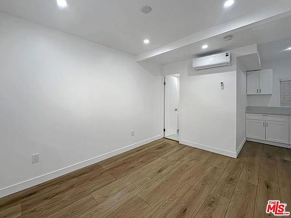 3rd image of 215 W Plymouth St #215