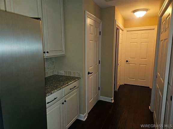 4th image of 320-1 Hidden Creek Cir